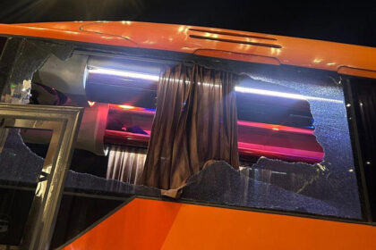 Insiden Pelemparan Batu Ganggu Kembalinya Arema FC ke Stadion Kanjuruhan